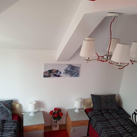 Lux Apartments With Pool Dex Zemun Polje Chambre photo